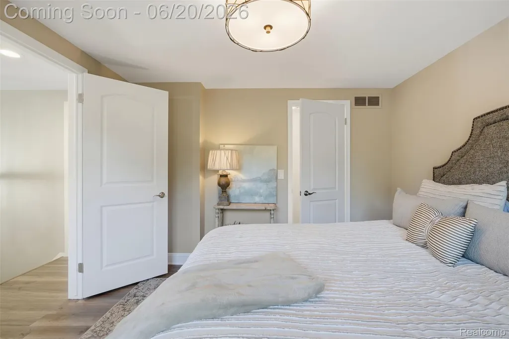 1120 Washington Circle Northville City MI 48167