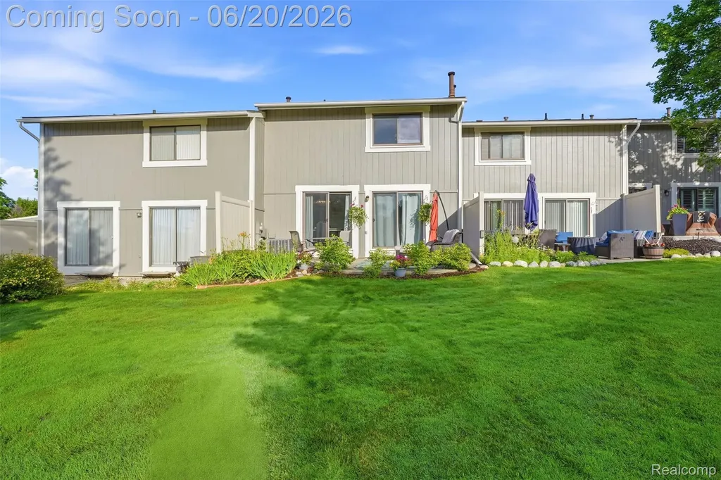 1120 Washington Circle Northville City MI 48167