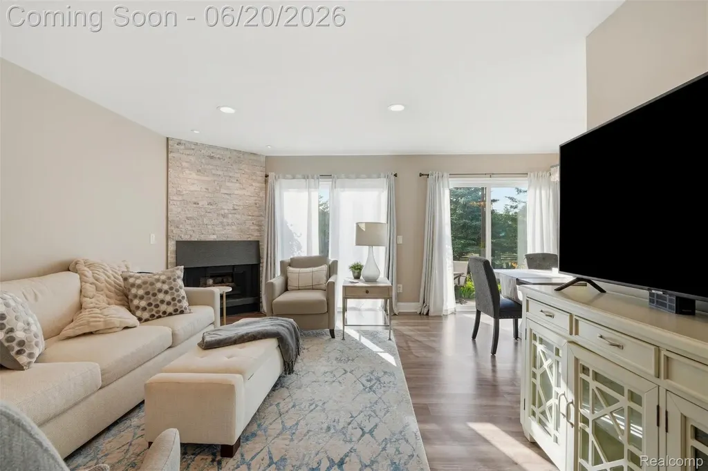 1120 Washington Circle Northville City MI 48167