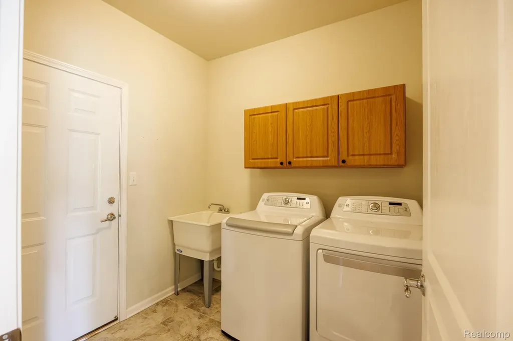 9385 Sand Hill Drive Grand Blanc Charter Township MI 48439