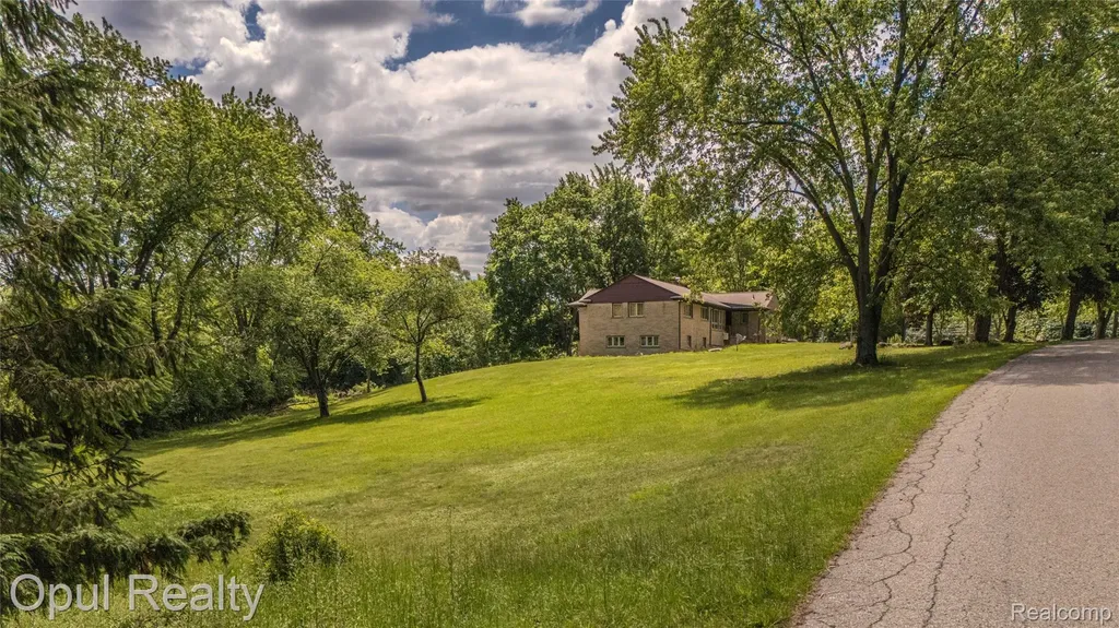 6455 Norham Road Bloomfield Hills City MI 48301