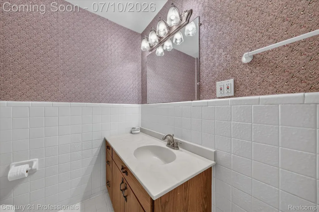 2019 N Highland Street Dearborn City MI 48128