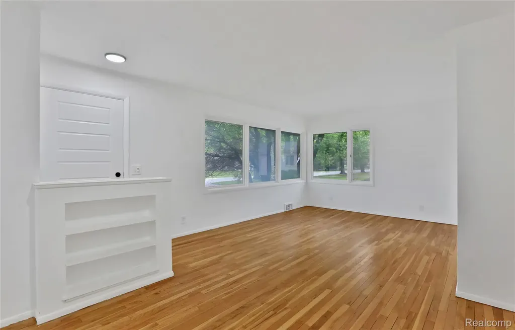 36720 N Schafer Street Clinton Charter Township MI 48035