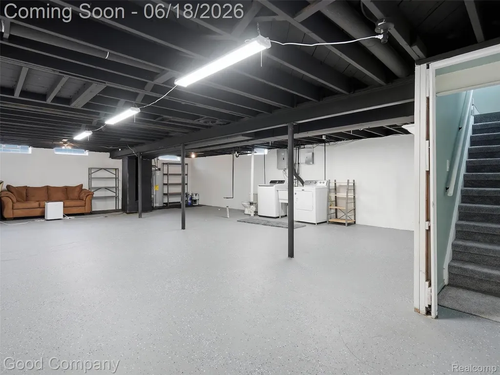 31506 Gardendale Drive Warren City MI 48088