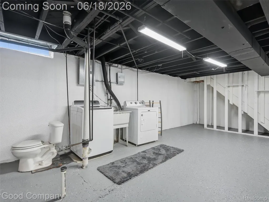 31506 Gardendale Drive Warren City MI 48088