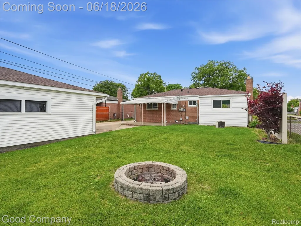 31506 Gardendale Drive Warren City MI 48088