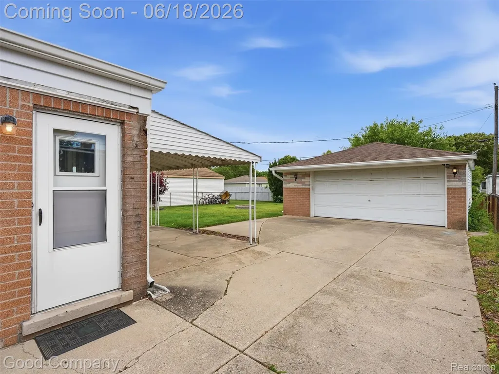 31506 Gardendale Drive Warren City MI 48088