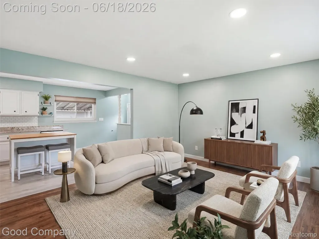 31506 Gardendale Drive Warren City MI 48088