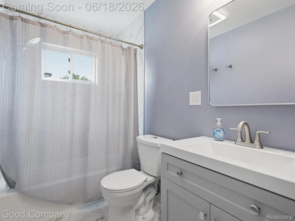31506 Gardendale Drive Warren City MI 48088