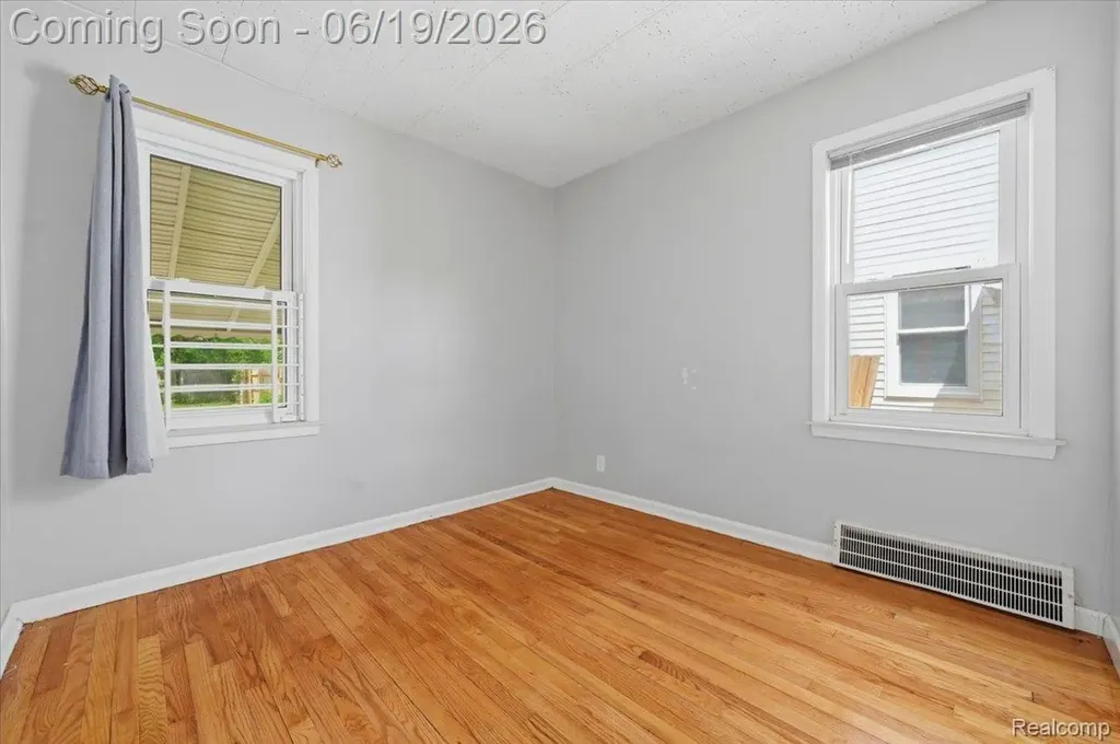 16069 Fairmount Drive Detroit City MI 48205