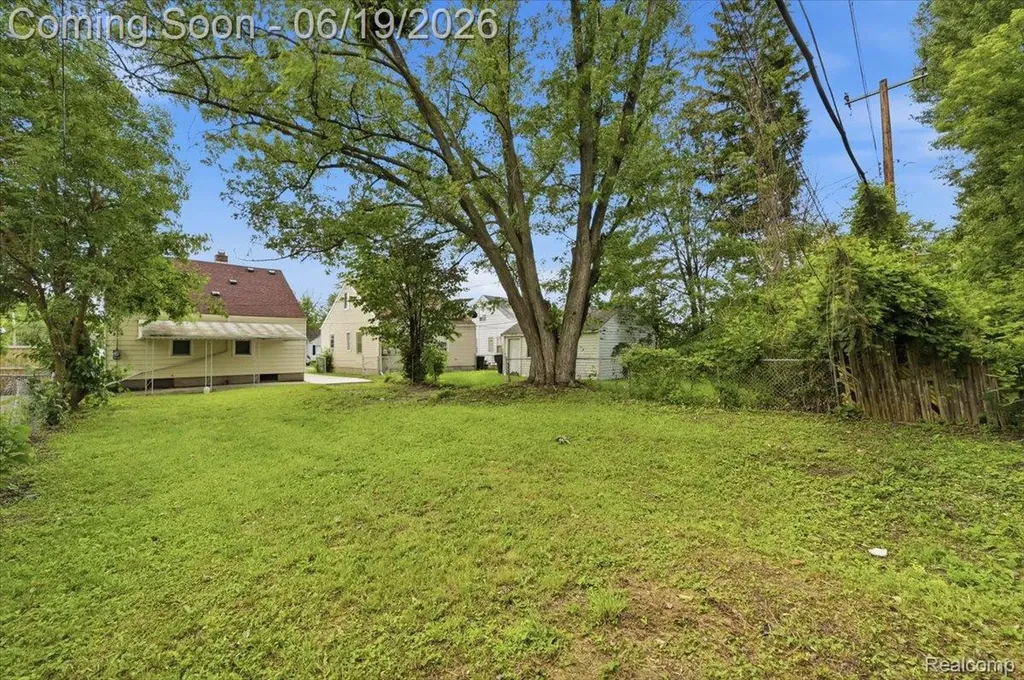 16069 Fairmount Drive Detroit City MI 48205