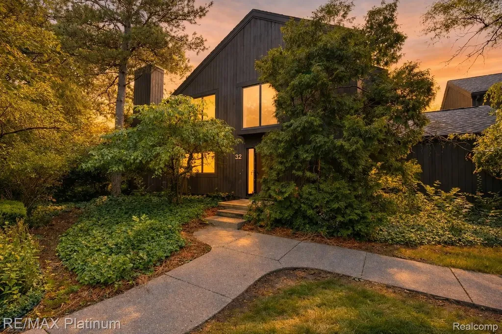 32 Haverhill Court Ann Arbor City MI 48105