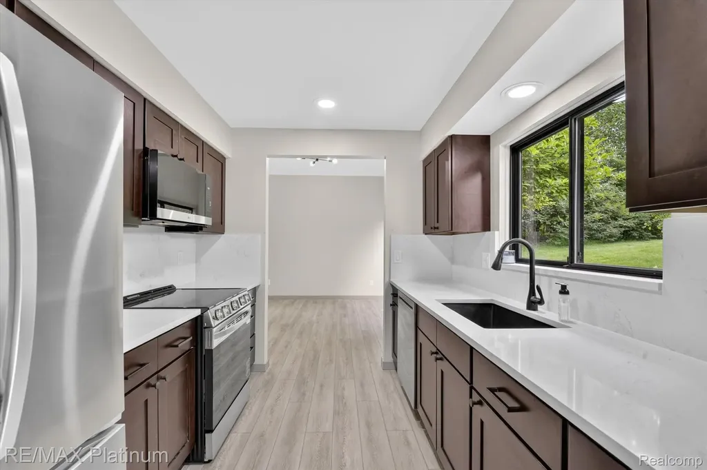 32 Haverhill Court Ann Arbor City MI 48105
