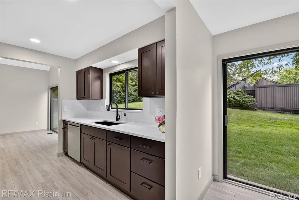 32 Haverhill Court Ann Arbor City MI 48105