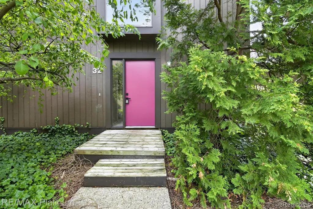 32 Haverhill Court Ann Arbor City MI 48105
