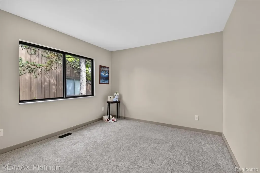 32 Haverhill Court Ann Arbor City MI 48105