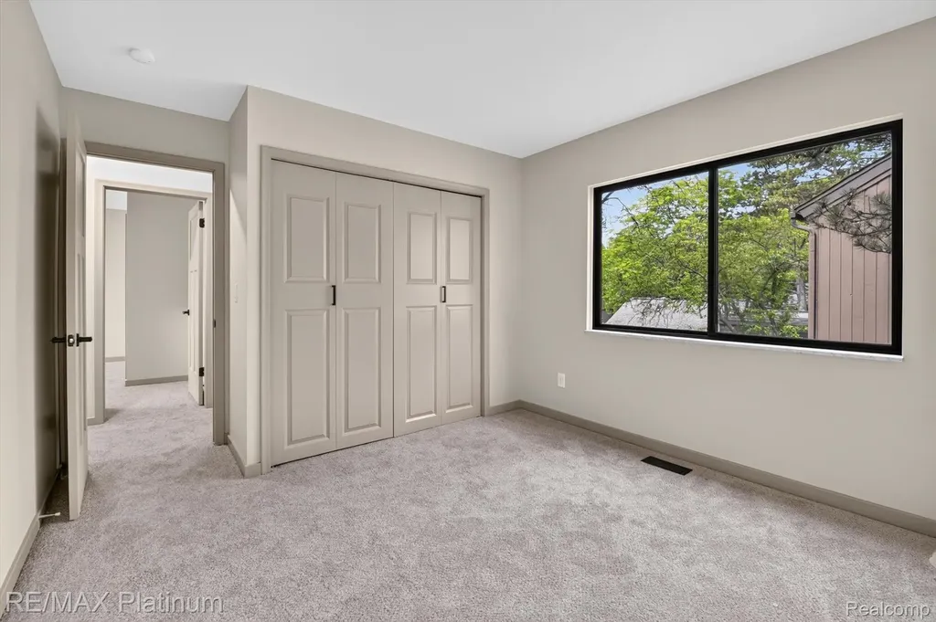 32 Haverhill Court Ann Arbor City MI 48105