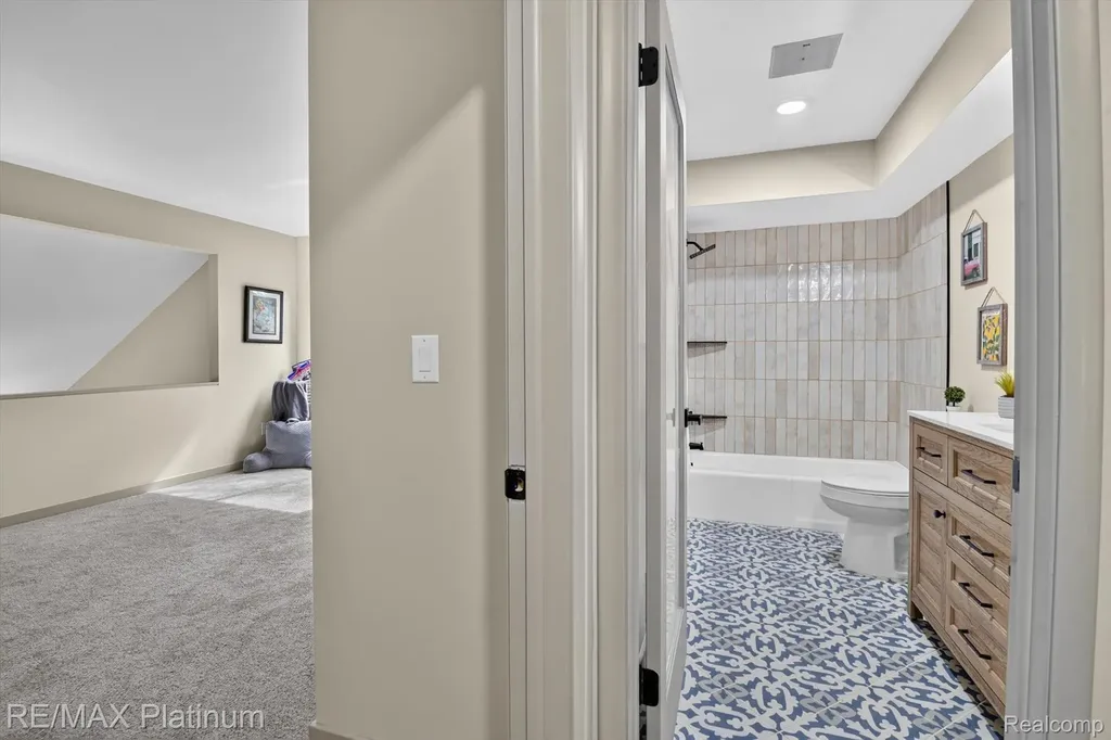 32 Haverhill Court Ann Arbor City MI 48105