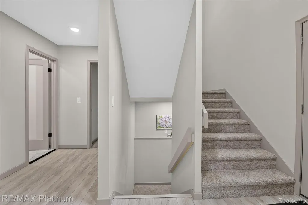 32 Haverhill Court Ann Arbor City MI 48105