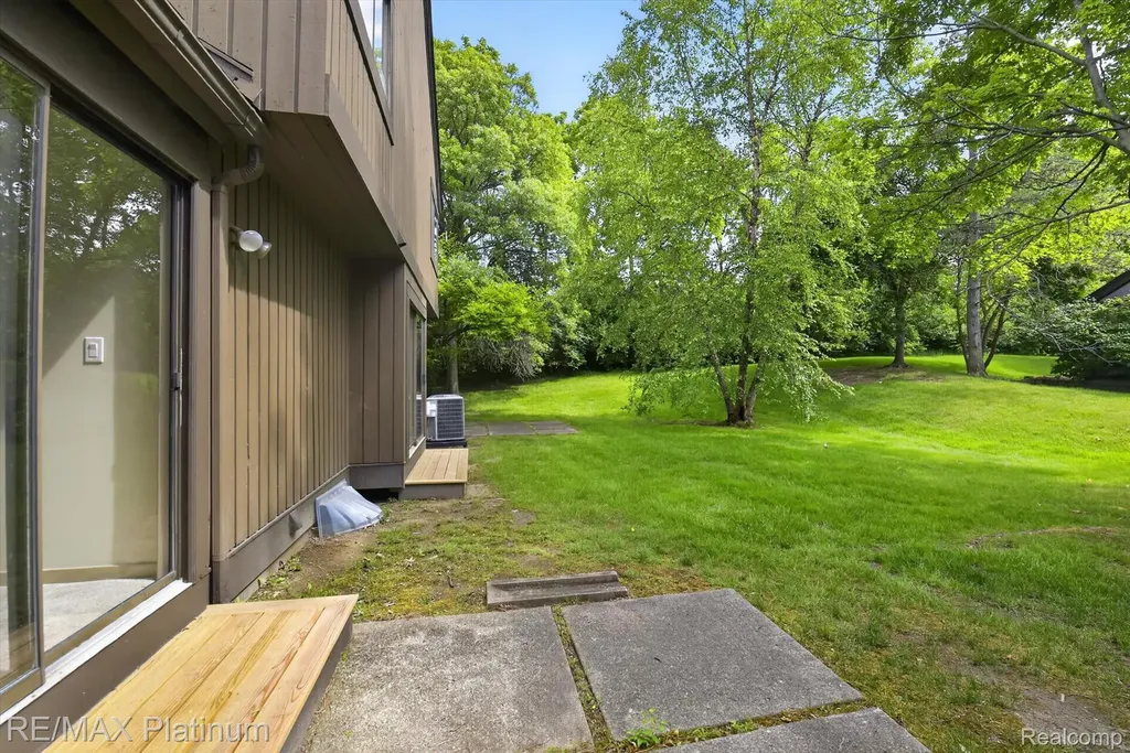32 Haverhill Court Ann Arbor City MI 48105