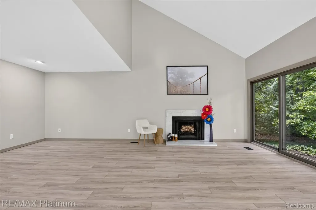 32 Haverhill Court Ann Arbor City MI 48105