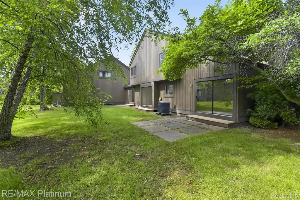 32 Haverhill Court Ann Arbor City MI 48105