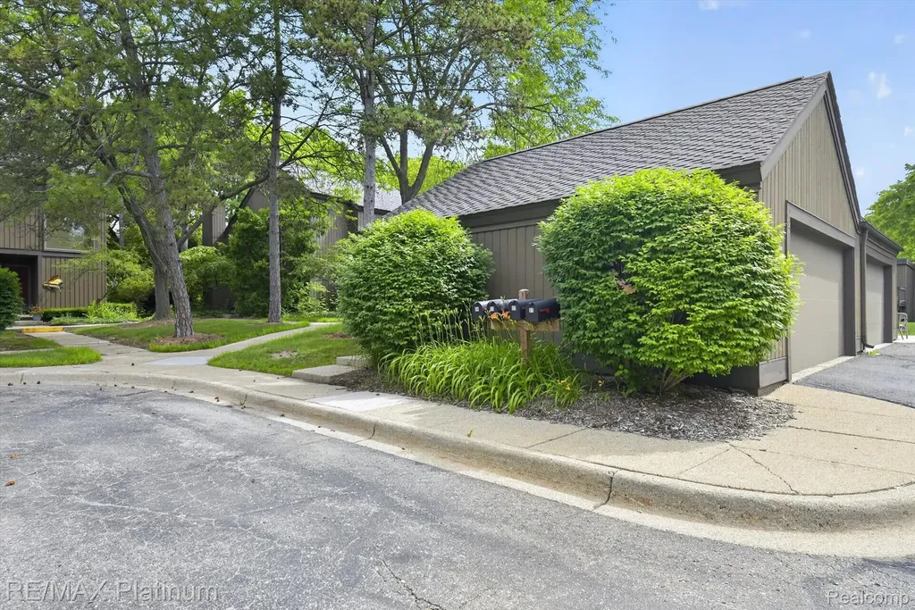 32 Haverhill Court Ann Arbor City MI 48105