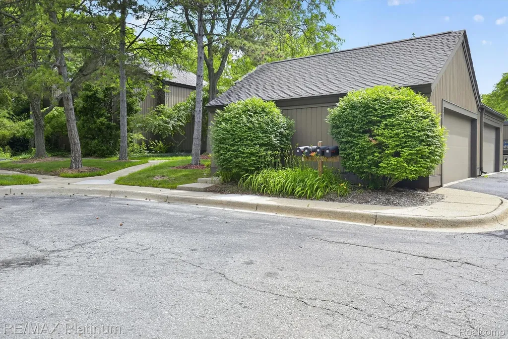 32 Haverhill Court Ann Arbor City MI 48105