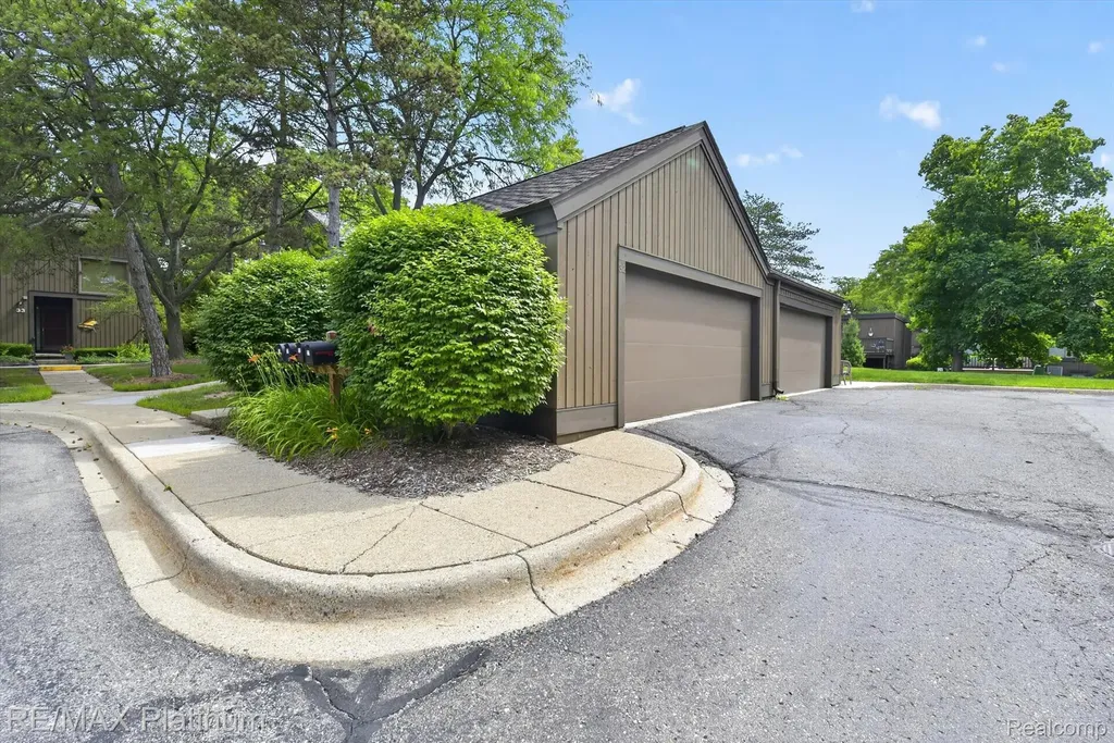 32 Haverhill Court Ann Arbor City MI 48105