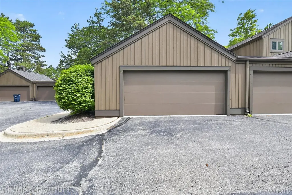 32 Haverhill Court Ann Arbor City MI 48105