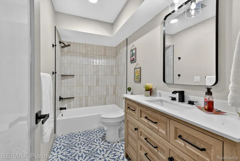 32 Haverhill Court Ann Arbor City MI 48105