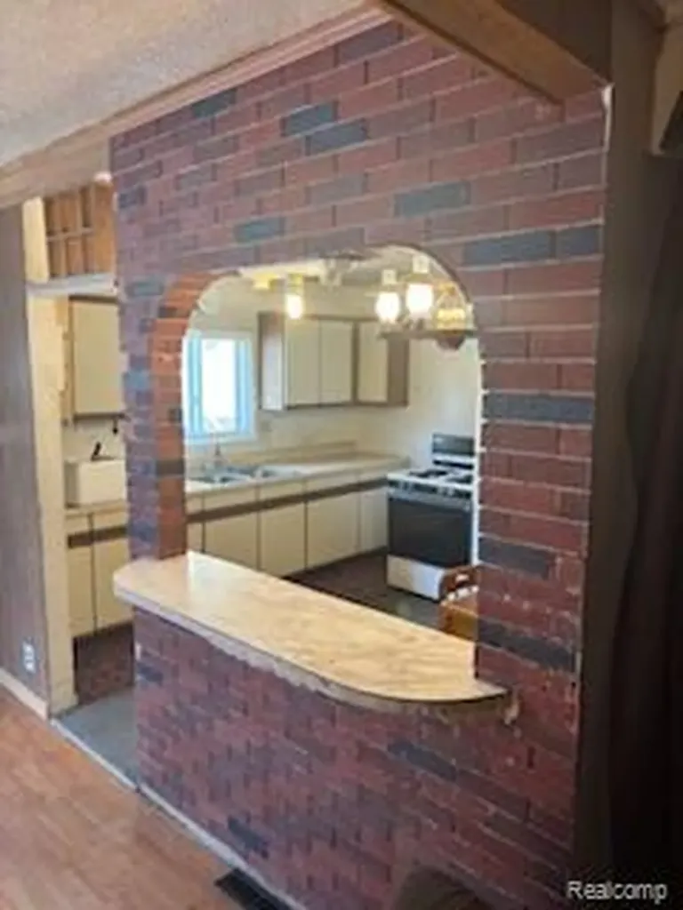 7204 Hudson Avenue Warren City MI 48091