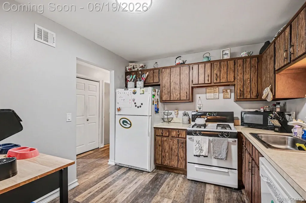38748 Golfview Drive E Clinton Charter Township MI 48038