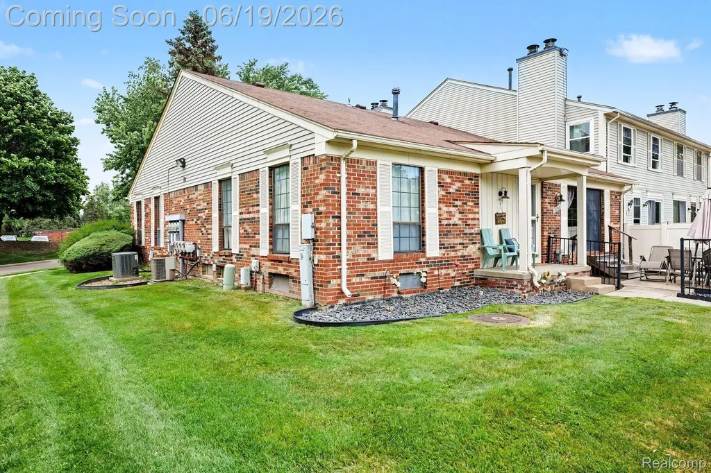 38748 Golfview Drive E Clinton Charter Township MI 48038