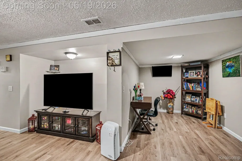 38748 Golfview Drive E Clinton Charter Township MI 48038