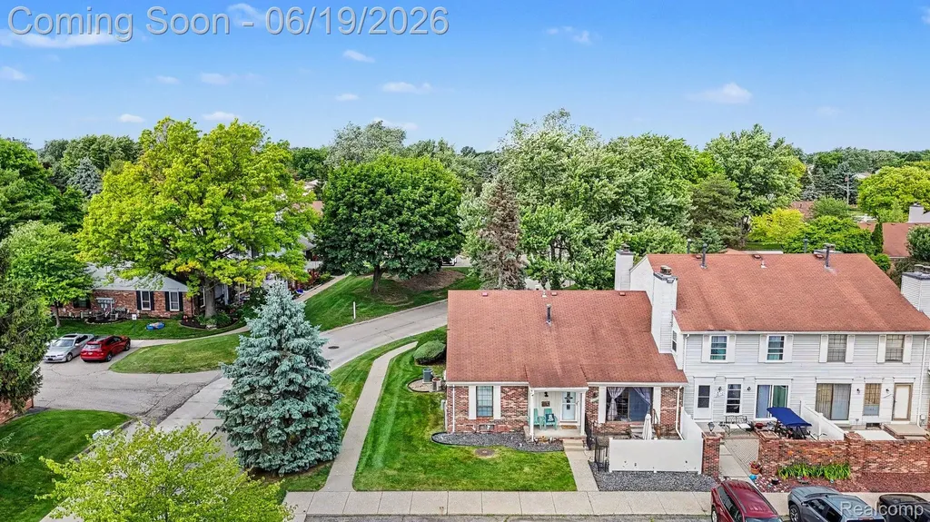 38748 Golfview Drive E Clinton Charter Township MI 48038