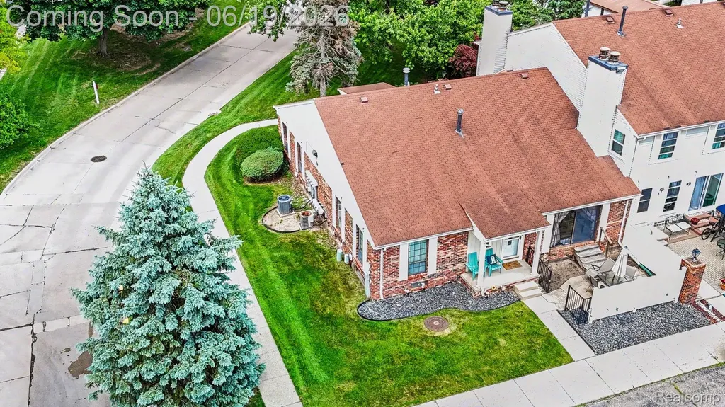 38748 Golfview Drive E Clinton Charter Township MI 48038