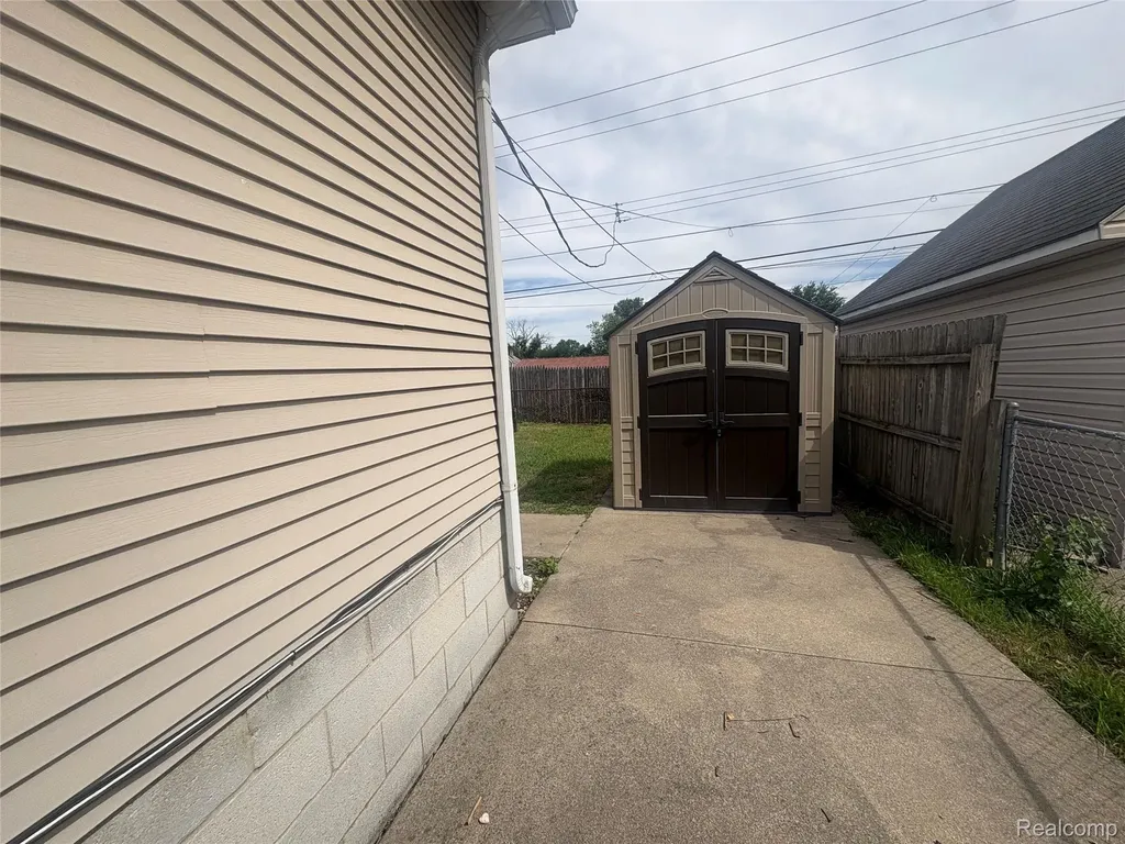1455 E Meyers Avenue Hazel Park City MI 48030