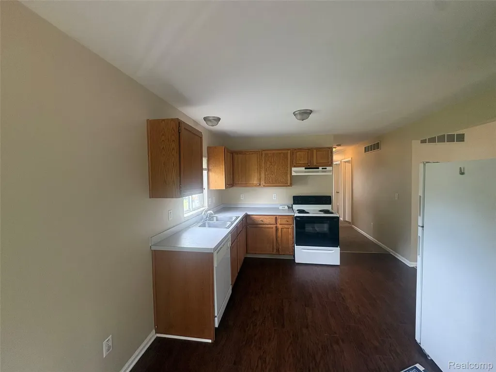 1455 E Meyers Avenue Hazel Park City MI 48030