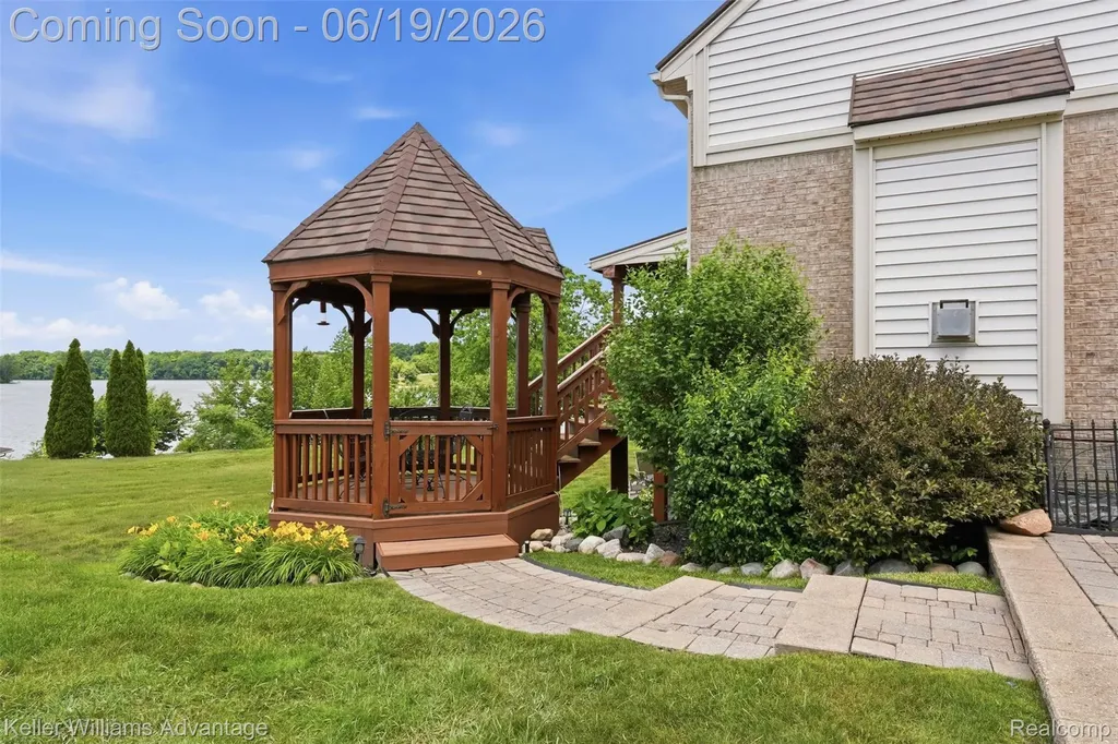49354 Peninsular Drive Van Buren Charter Township MI 48111