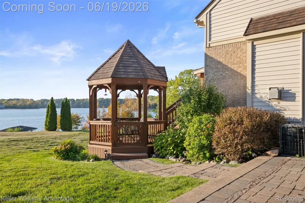 49354 Peninsular Drive Van Buren Charter Township MI 48111