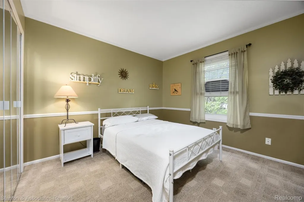 38718 Barnstable Lane Clinton Charter Township MI 48038