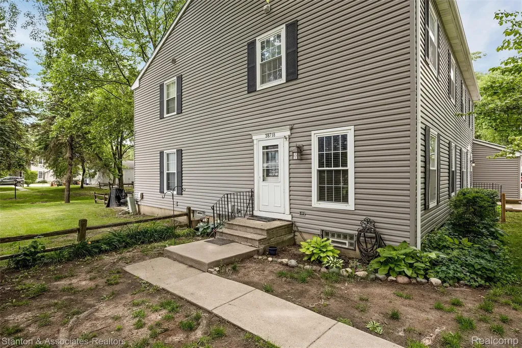 38718 Barnstable Lane Clinton Charter Township MI 48038