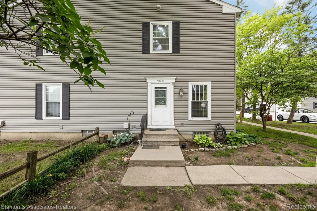 38718 Barnstable Lane Clinton Charter Township MI 48038
