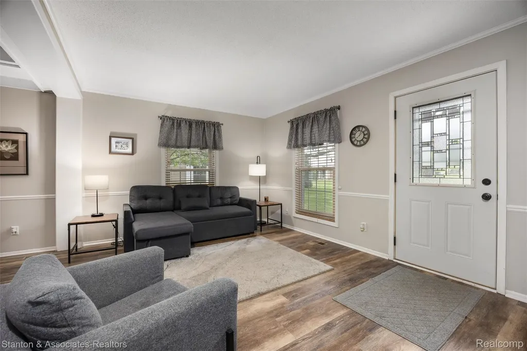 38718 Barnstable Lane Clinton Charter Township MI 48038