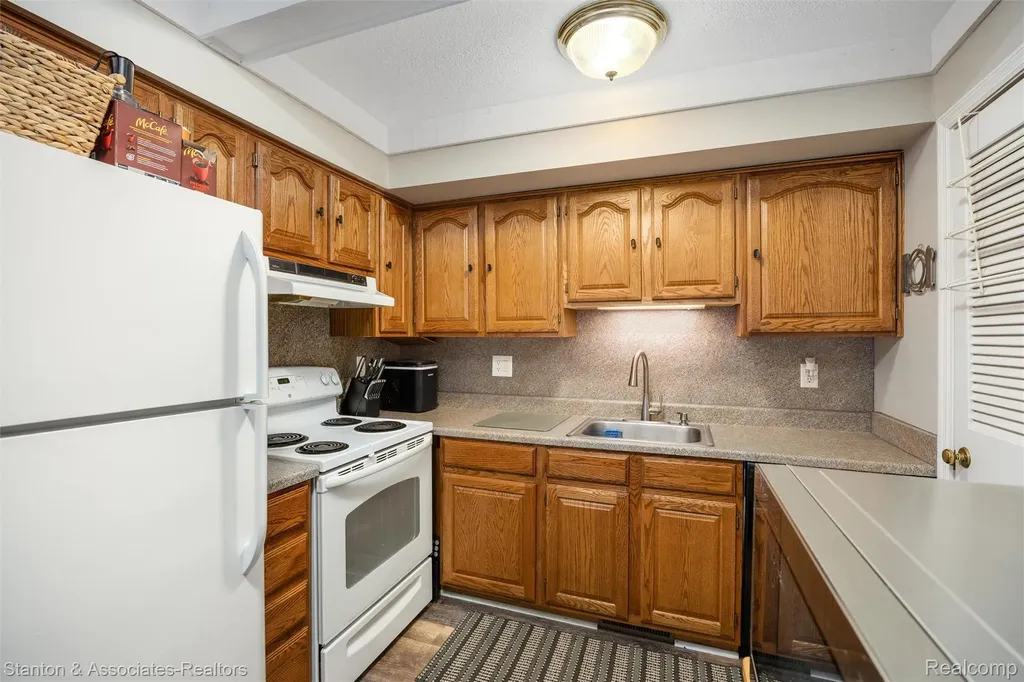 38718 Barnstable Lane Clinton Charter Township MI 48038