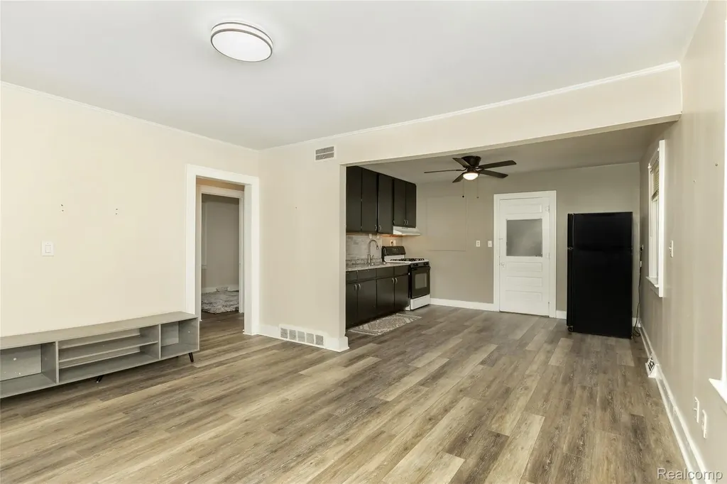 4517 Grindley Park Street Dearborn Heights City MI 48125