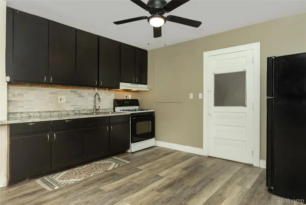 4517 Grindley Park Street Dearborn Heights City MI 48125