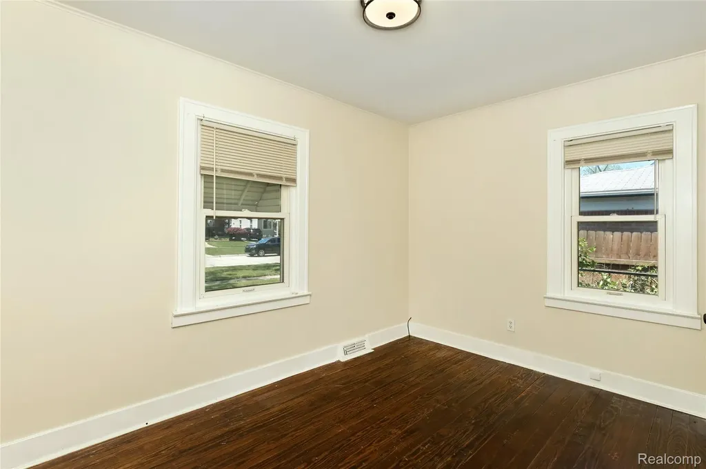 4517 Grindley Park Street Dearborn Heights City MI 48125