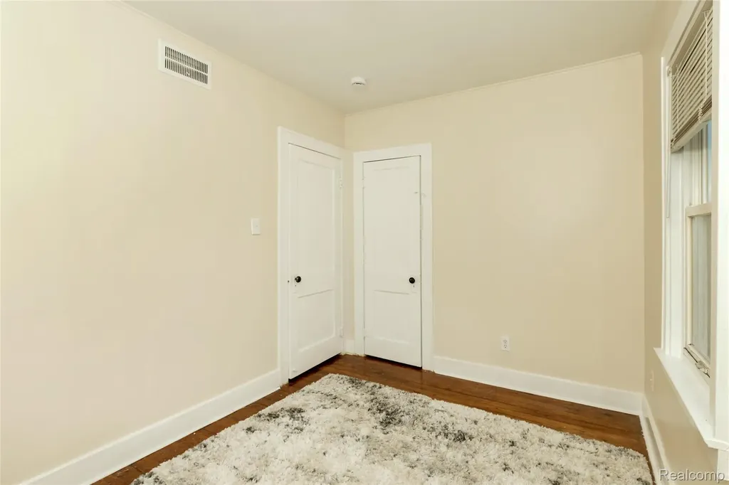 4517 Grindley Park Street Dearborn Heights City MI 48125
